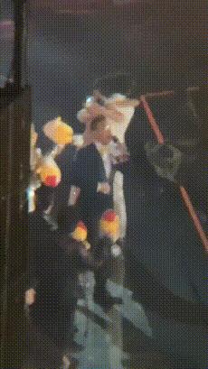 有一种友情叫何炅谢娜快乐大本营,快乐大本营何炅谢娜高空友情拷问