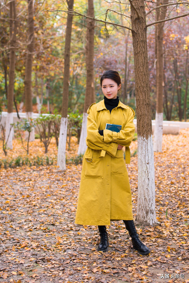 又是一季烟雨，妖娆得让你来不及拂去洒落一地的苍凉