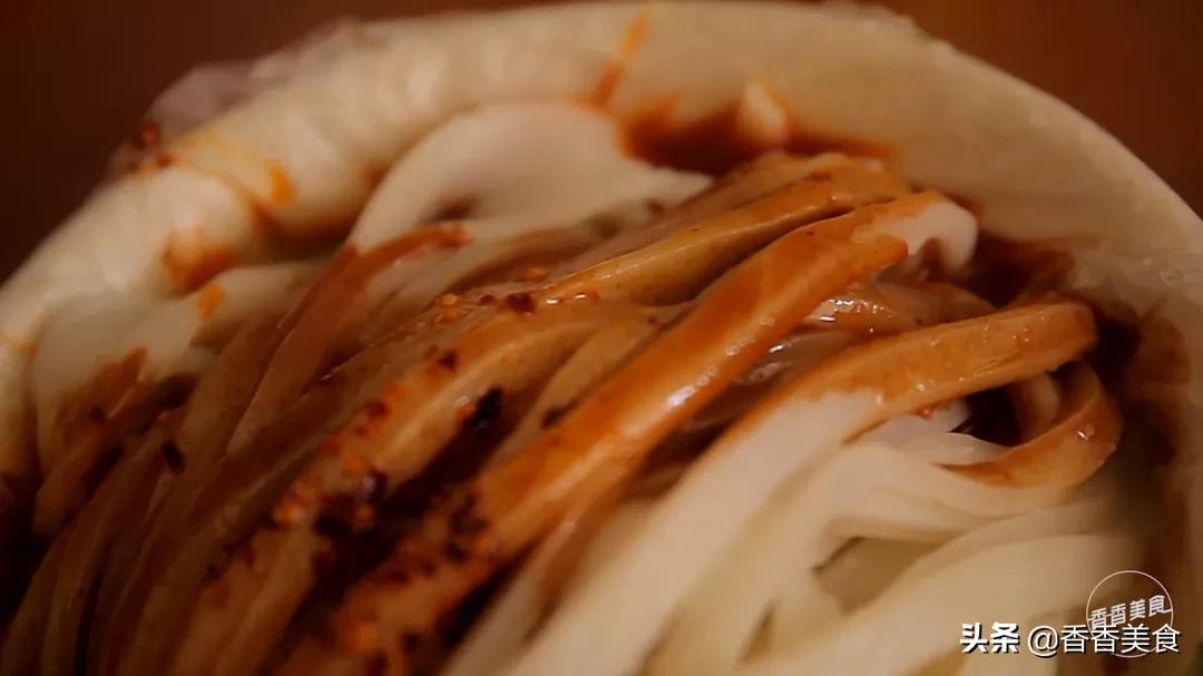 网传一天卖1000碗的米皮店，我们忍不住好奇心测了测