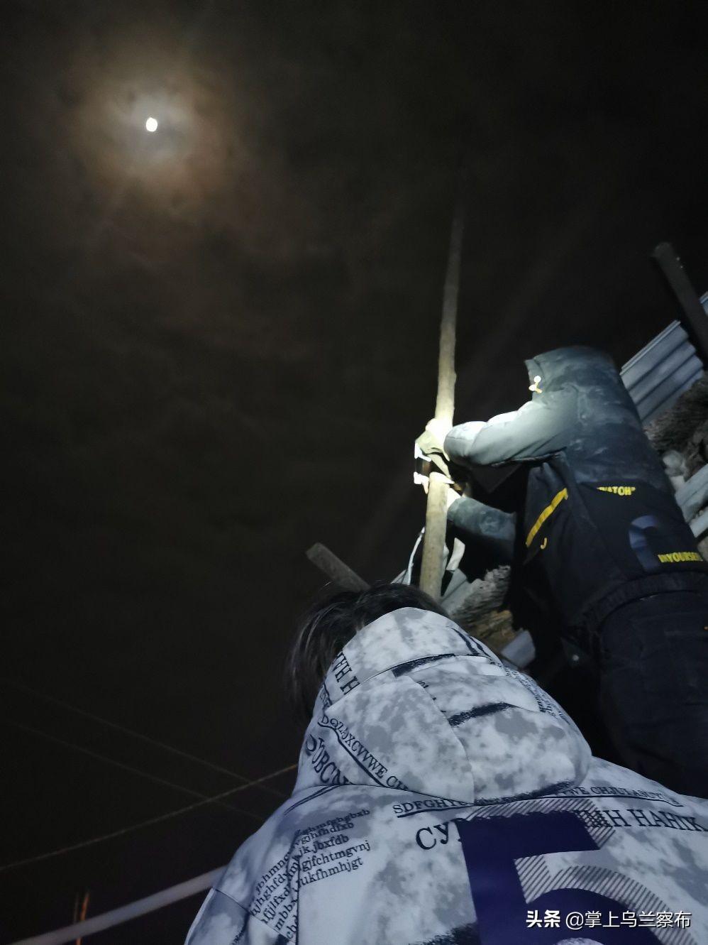 内蒙古通信行业突击小分队雪原急驰10小时帮助学生解决信号问题