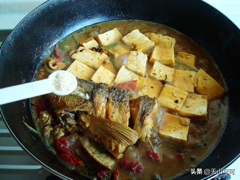东北冬季白菜炖豆腐,冬天豆腐炖什么好吃