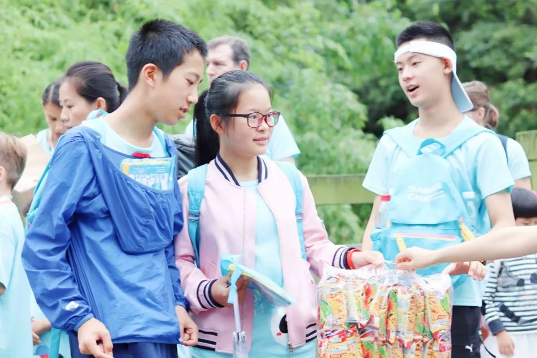 番薯汉桥夏令营进行时|书法剪纸绘画设计篮球和吃西瓜比赛