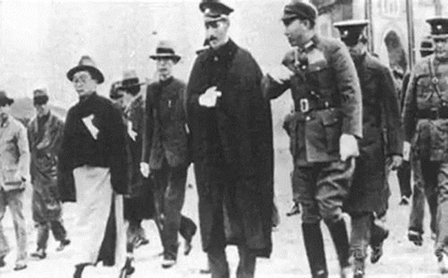 组织让他潜伏，他一路干到军统少将，陈毅：他一个人抵得上两个师