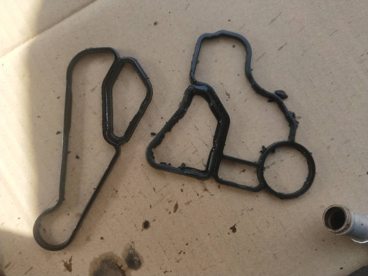 2010款宝马523发动机漏油,宝马523li发动机维修翻新