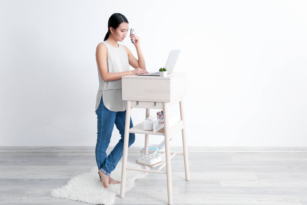 时刻提醒自己不要驼背,别驼背塌腰