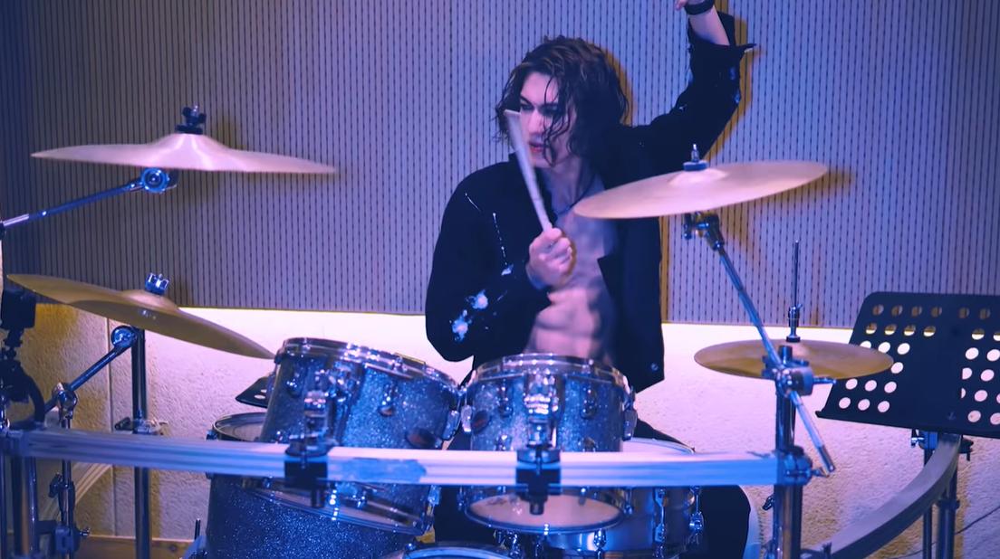 被公司冷藏，成为网红另辟蹊径，帅气韩国打鼓小哥圈粉18万粉丝