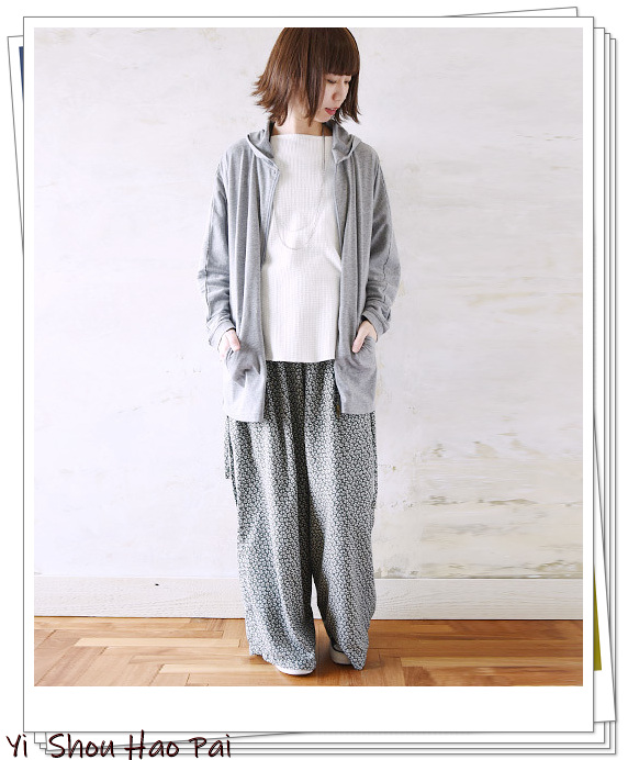 thombrowne灰色卫衣5码上身效果,春季灰色卫衣怎么搭配才好看