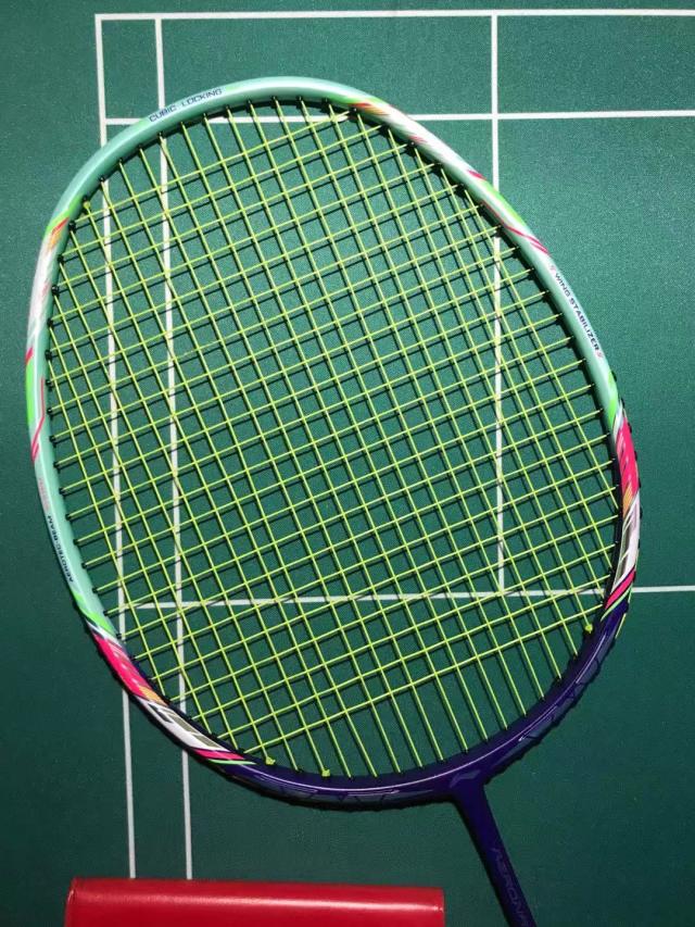 介绍李宁羽毛球拍的视频,李宁中端羽毛球拍合集