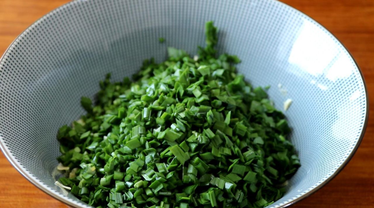 松软韭菜鸡蛋饼的做法,特色韭菜鸡蛋饼的做法