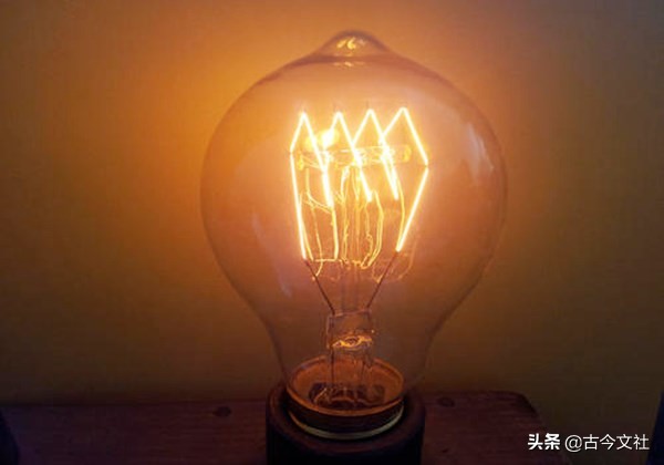 爱迪生发明了电灯？美国总统候选人：不，那是黑人发明的