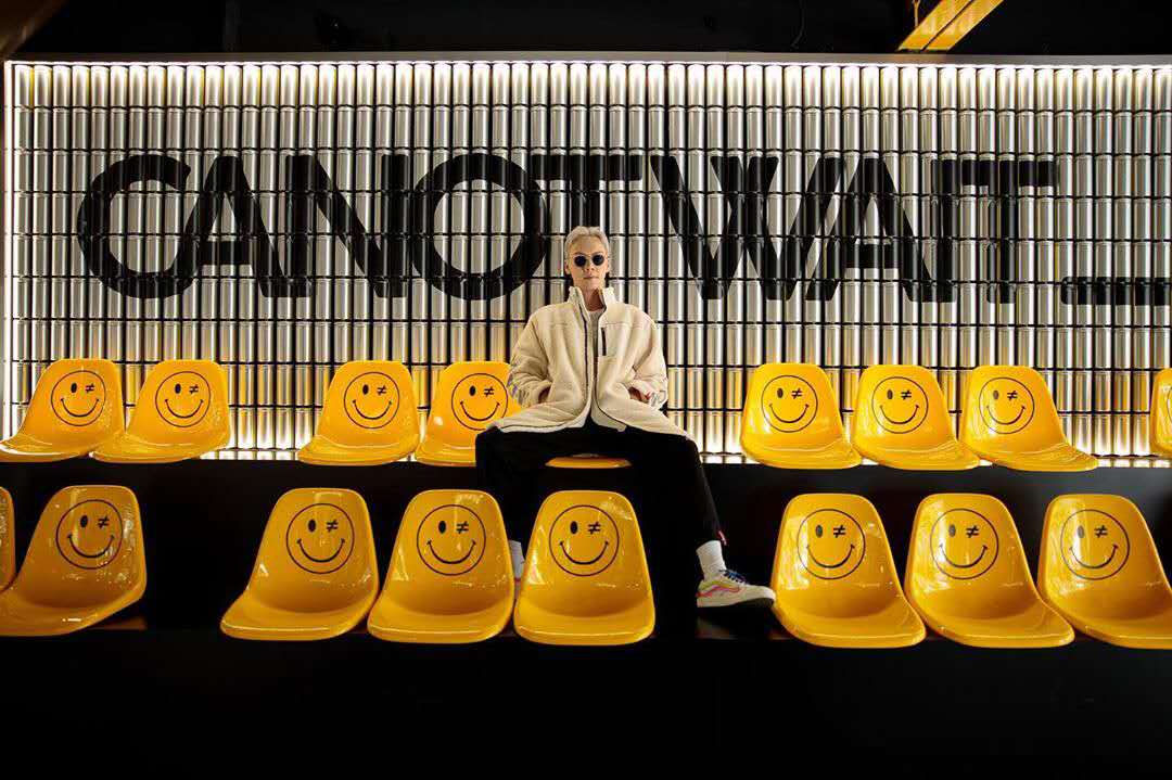 秋冬穿搭万花筒，王源的棒球衣，华晨宇正经穿衣服的样子见过没