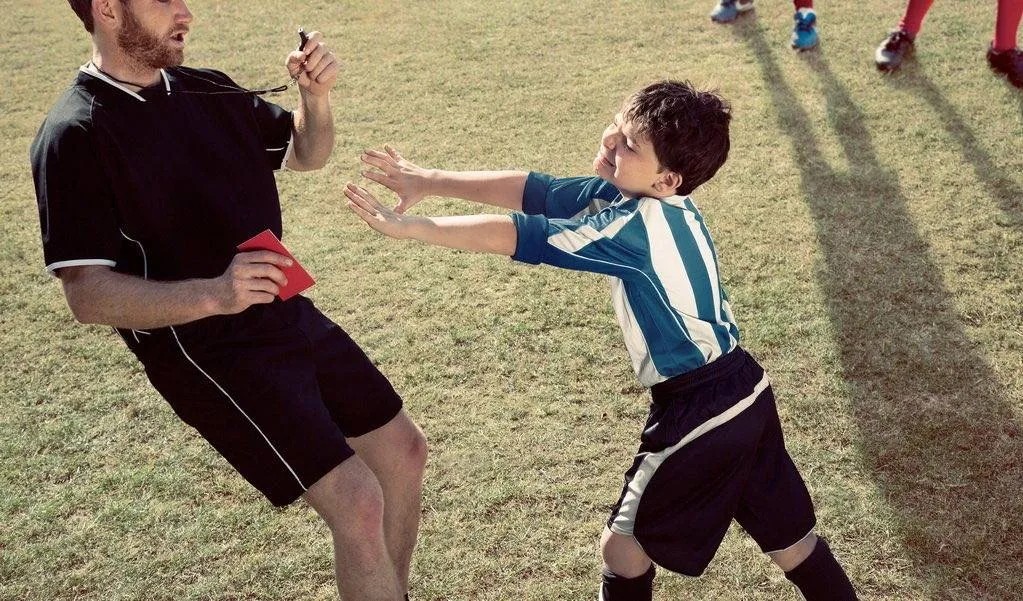 足球搞笑名场面,足球反歧视名场面