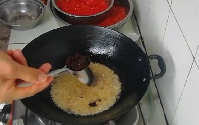 剁椒酱太咸蒸鱼料汁的调法,剁椒酱太咸了可以油炸吗