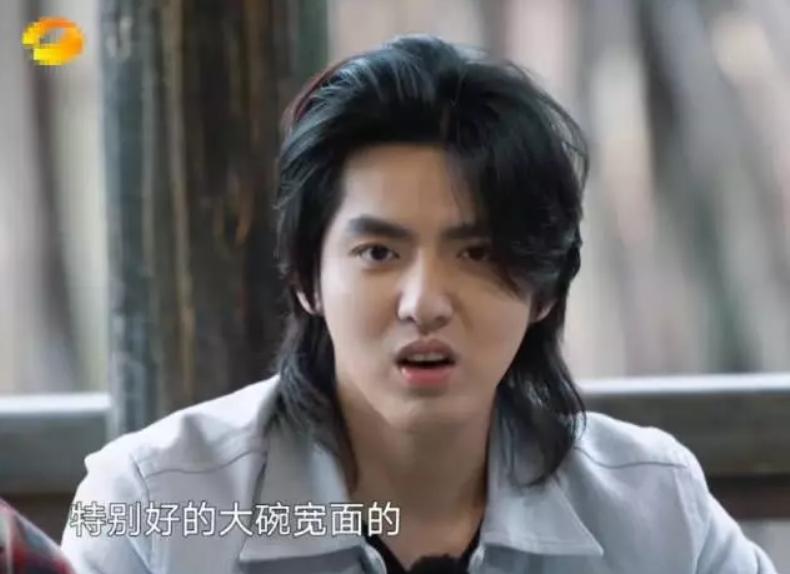 妈妈报警、六六道歉、资本弃子，到底谁令吴亦凡一步步跌落神坛？