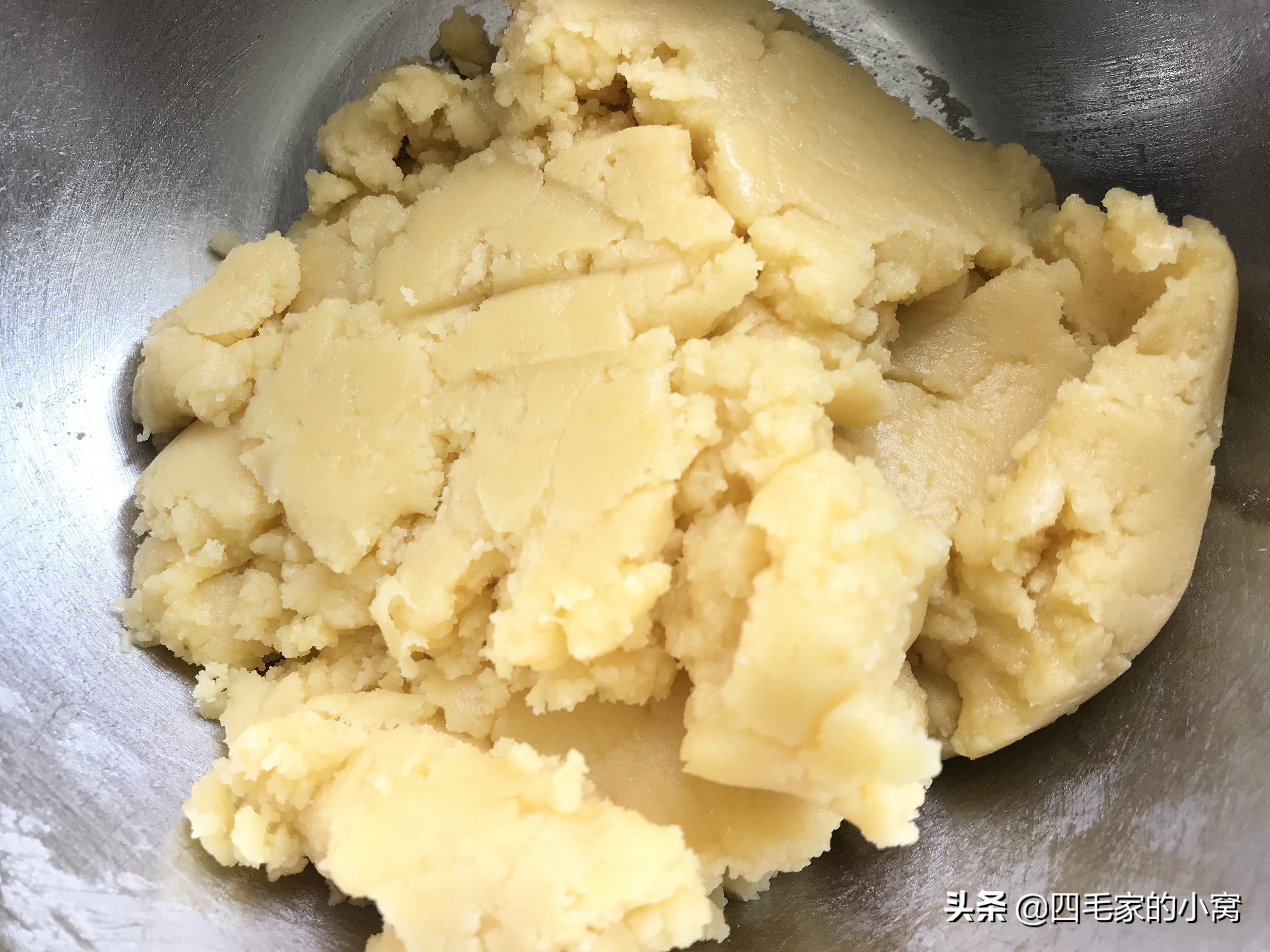 桃酥做出来放一天就不酥了,最正宗的奶酥月饼告诉你简单做法