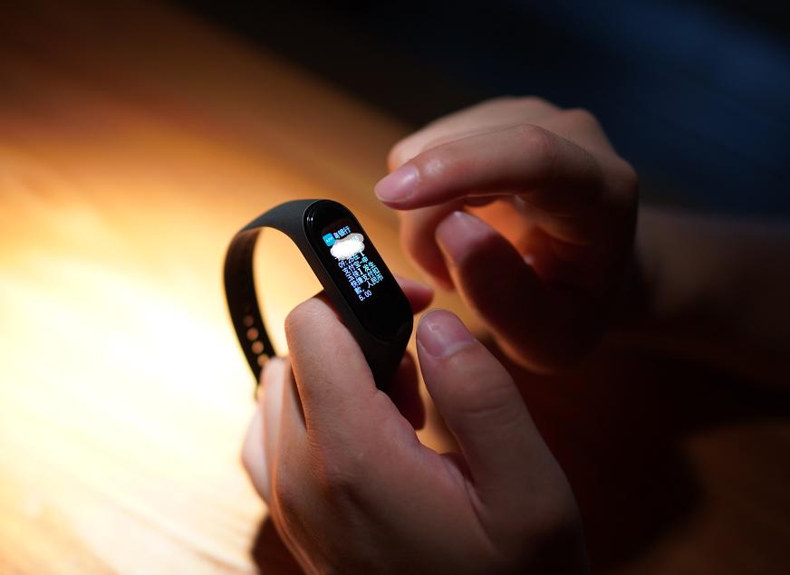 小米手环4使用全过程,小米手环4第一次使用不能开机