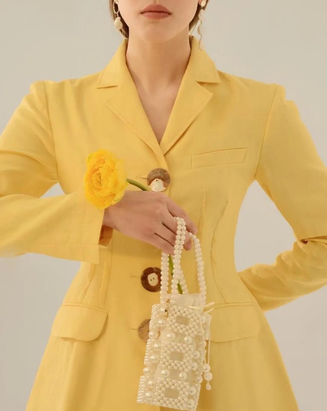 一套西装又正式又休闲,30-35岁女性春季穿搭西装