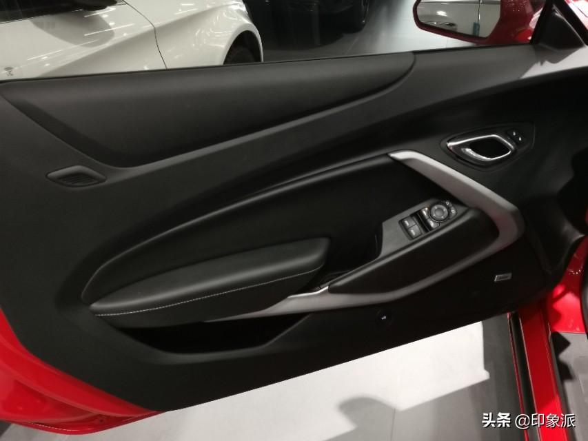 大黄蜂跑车科迈罗敞篷版高配,科迈罗大黄蜂敞篷版噪音大吗