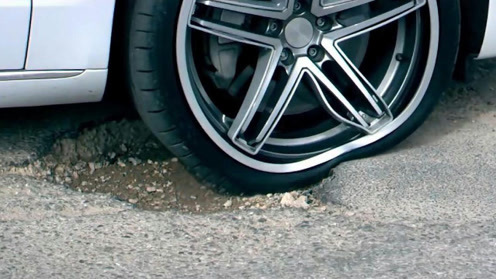 小车开到120迈方向盘抖动什么原因,时速60码方向盘抖动是什么原因