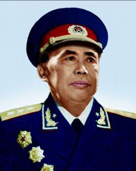 1955年授衔时，十二大军区的司令员都是谁，他们被授予了什么军衔