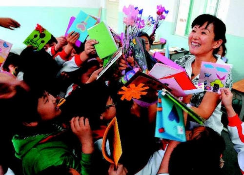 教师节怎么送礼物给幼儿园老师,教师节幼儿园孩子给老师什么礼物