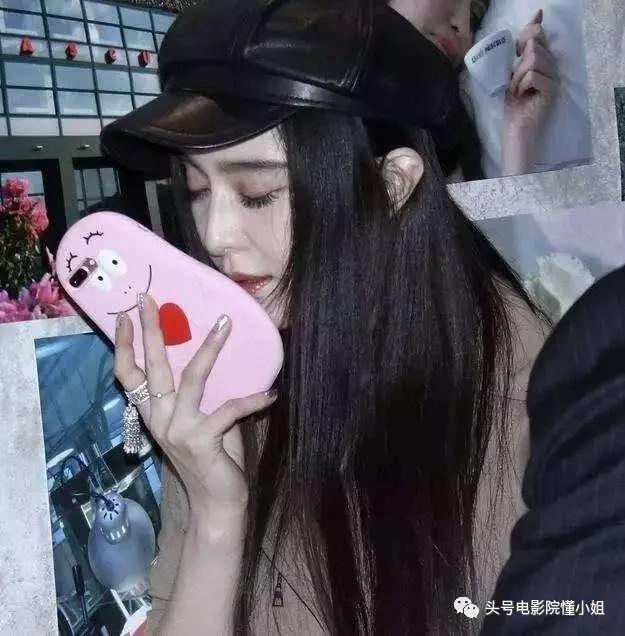 明星手机壳泄密:那英骂人名言火了,杨幂买9.9元便宜货,悲剧了