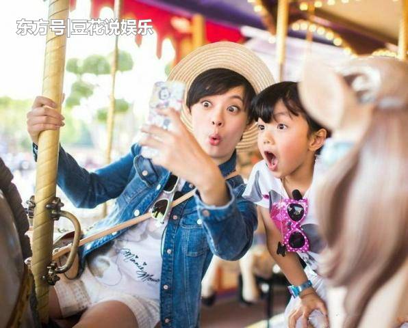 孙俪陪女儿臭美陪儿子踢足球，明星参加亲子活动都做什么？