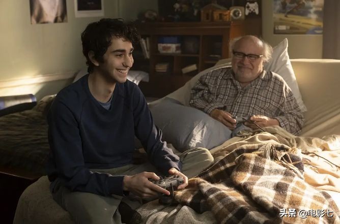 色香味俱全,从童年阴影到成人喜剧,别小看女神这部「R级」片