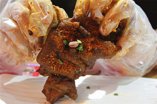 遇到猪最怕什么,碰到大猪草怎么办