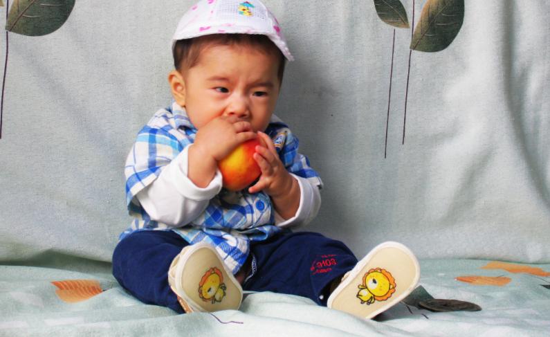 孩子个子矮但发育太快怎么办,小孩脚短说明个子不高