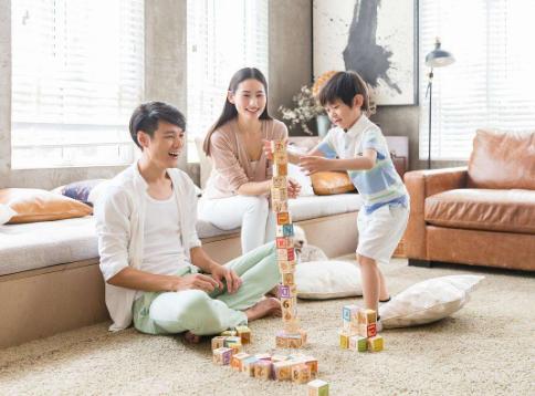 孩子情绪一点就炸,小孩一点事就发脾气暴躁控制不住