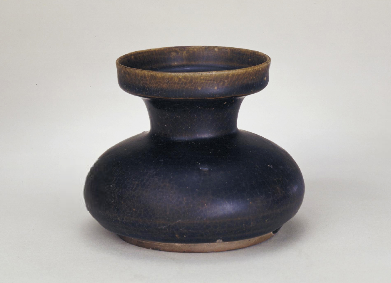 宋金时期半釉黑陶瓷,釉如凝脂的青花瓷器图片