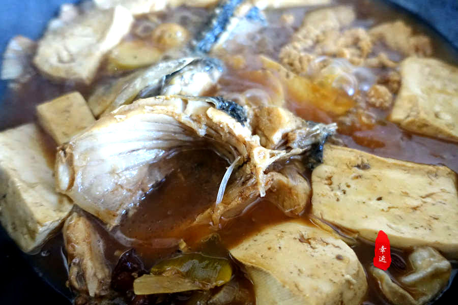 好吃的清汤豆腐炖鱼,鱼肉嫩鲜超下饭