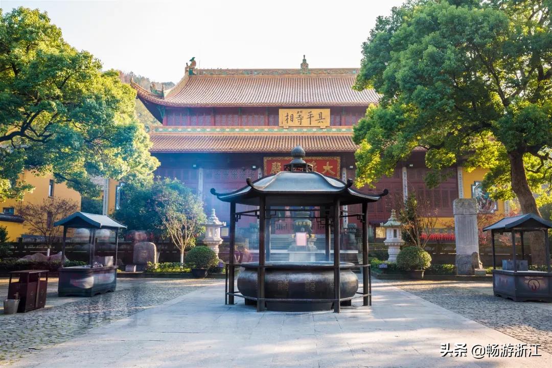 杭州西湖的景色特点和相关传说,西湖的历史故事与神话传说