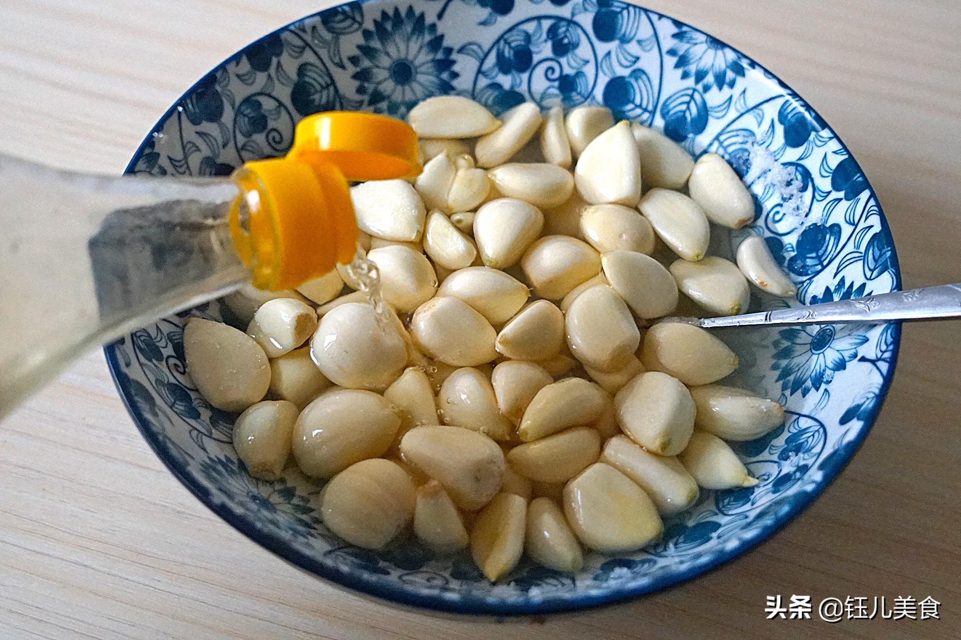 腌制腊八蒜的正确方法视频,翡翠色腊八蒜