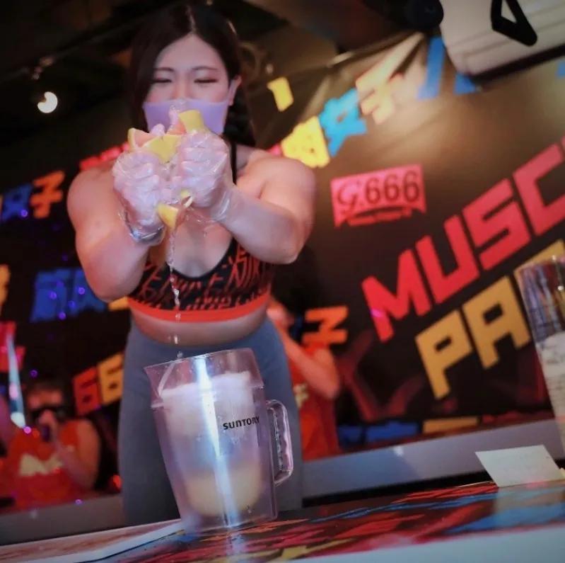 日本的肌肉女街头秀肌肉,日本肌肉女子