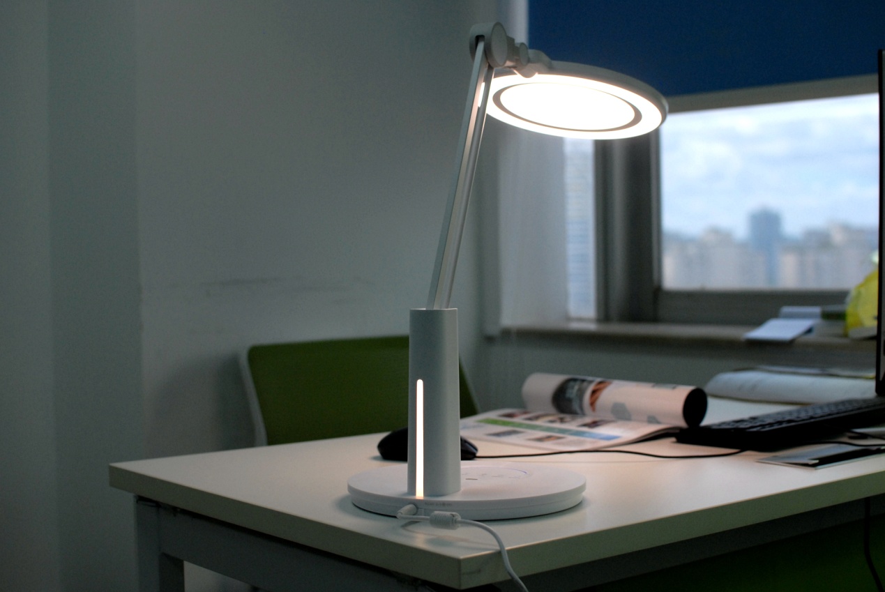 国家A*级A**标准，保护眼睛就选孩视宝全光谱台灯