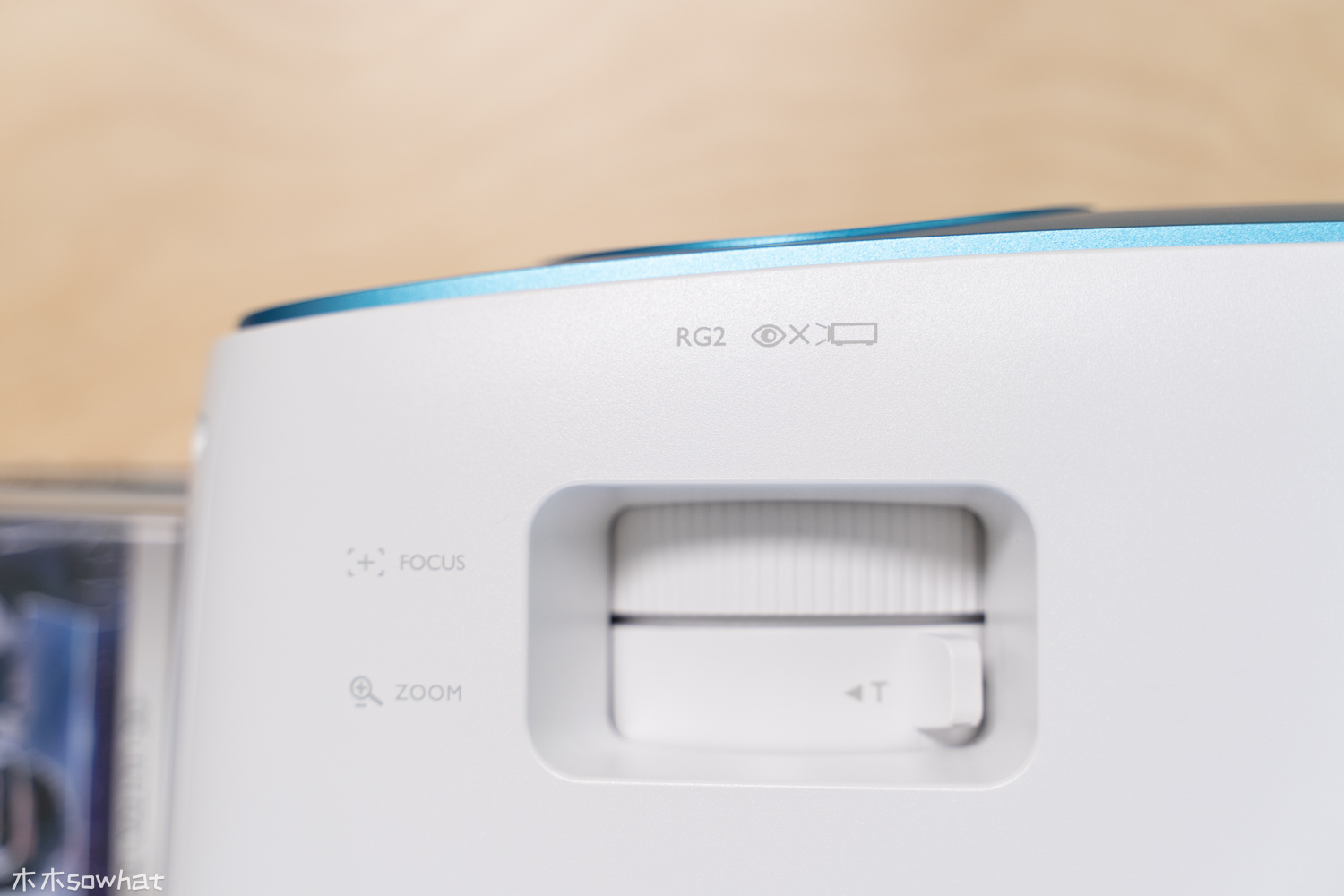 8000块的4K投影仪效果怎么样,800元的1080p的投影仪