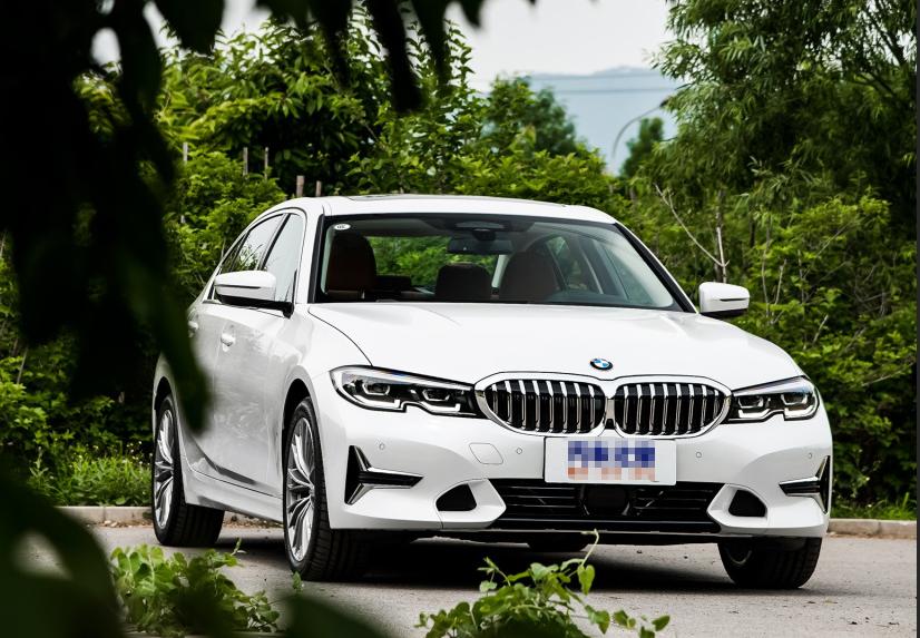 3系宝马和奥迪a4l哪个更值得选,试驾宝马3系二手车