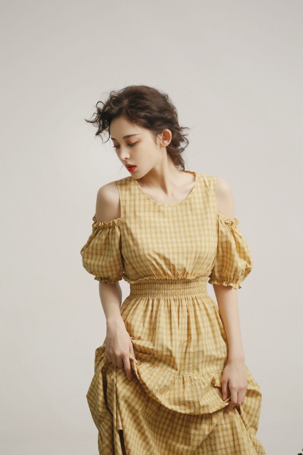 古力娜扎气质高冷,古力娜扎颜值高的穿搭