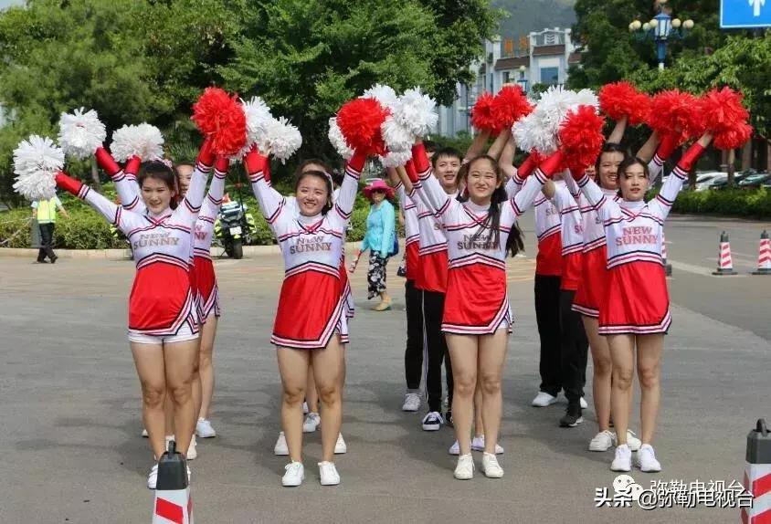 弥勒马拉松直升机撒玫瑰,弥勒马拉松用直升机撒玫瑰花