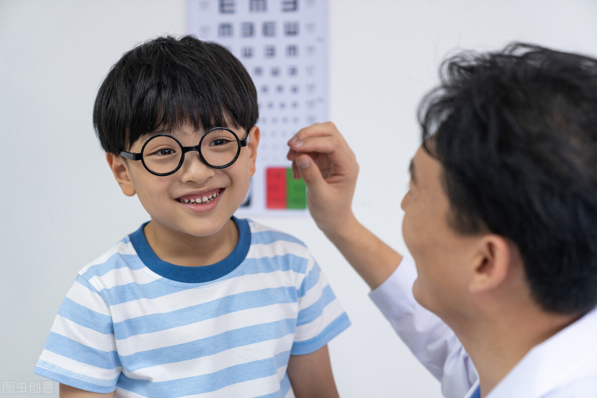 小孩右眼裸眼视力4.9正常吗,小朋友视力多少度