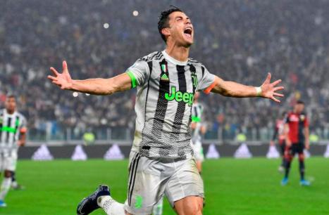 c罗前女友伊莲娜吊带裙,c罗的未婚妻乔治娜的照片