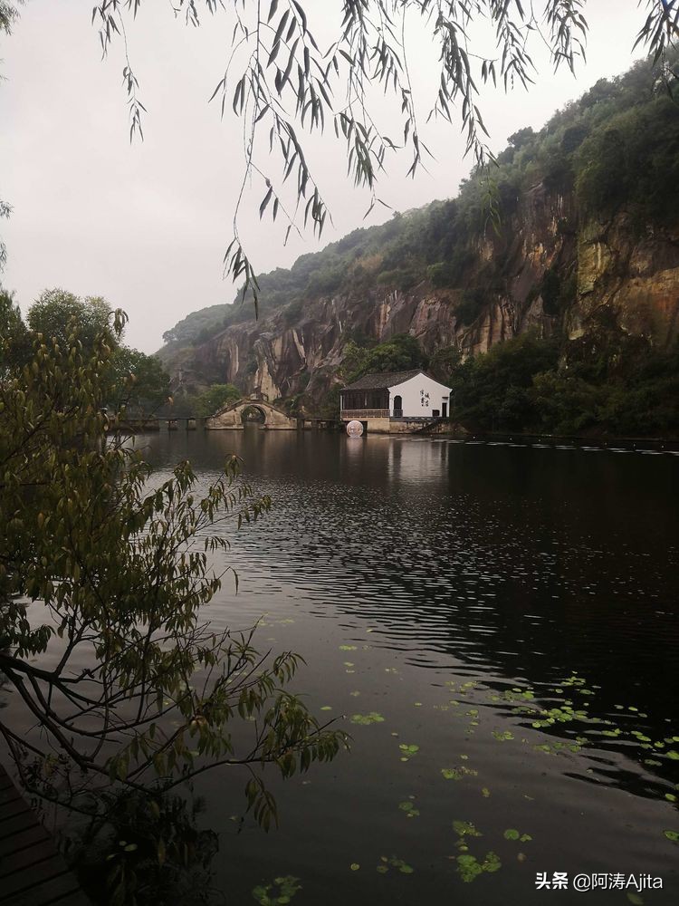 勿谓湖小,天在其中:绍兴东湖