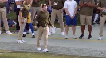 这可能是整个体育圈最扯的工作……