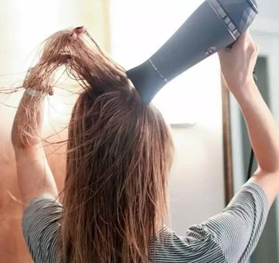 头发塌了怎么才能快速蓬松,头发细软塌怎么变蓬松短发