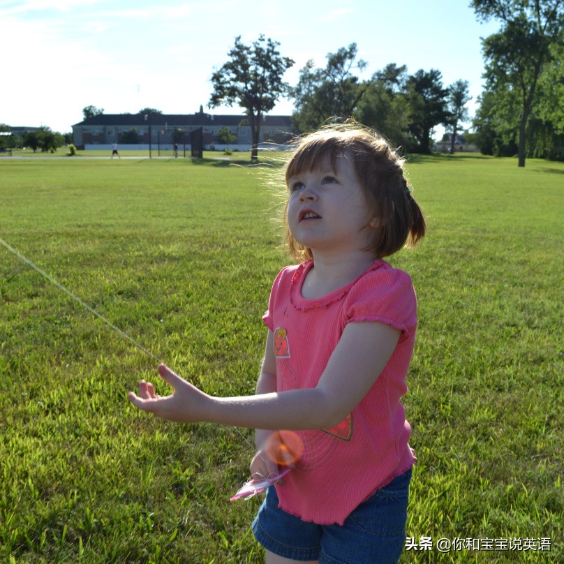 初学放风筝怎样放线和收线,放风筝亲子素材