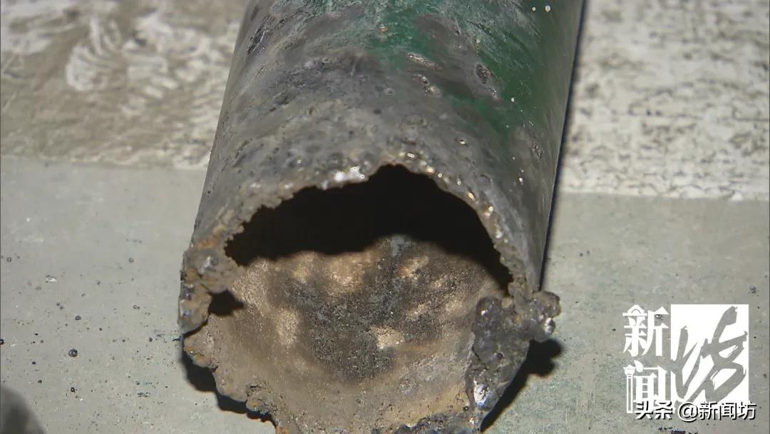 沪禹洲府小区自来水中有铁锈，居民自发破案！发现开发商居然用了这个