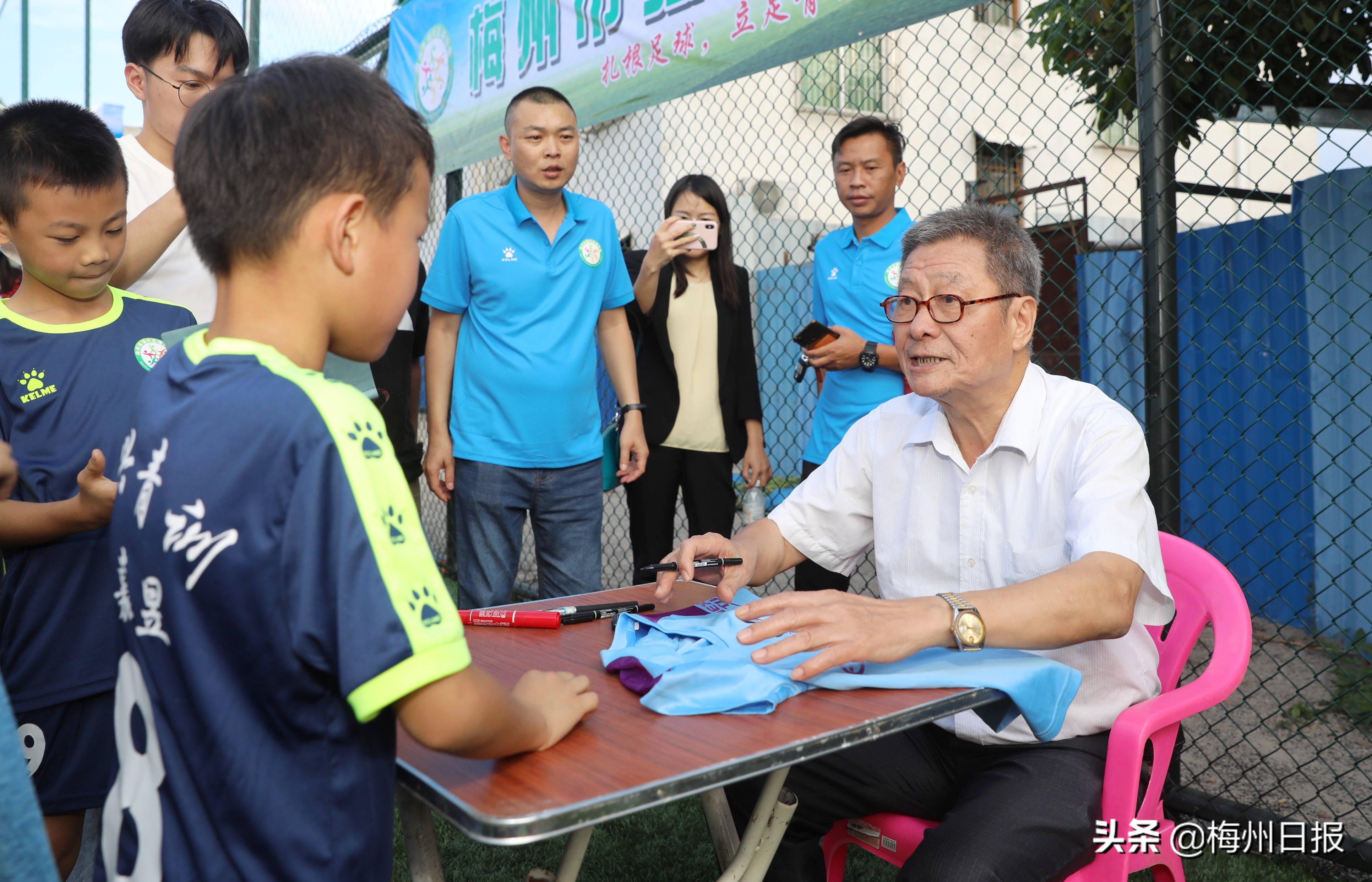 梅江区专业足球场,梅江区西郊智能足球场