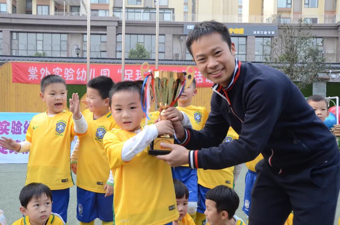 喜报幼儿园被评为省级一类园,获省优质幼儿园喜报